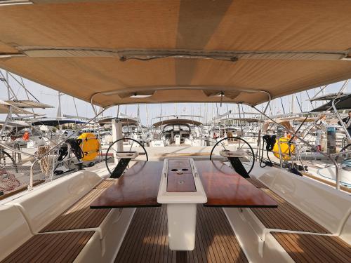 Sailing yacht Dufour 430 Grand Large for rent in Marina Sangulin