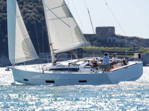Segelyacht Dufour 430 Grand Large chartern in Port Pin Rolland