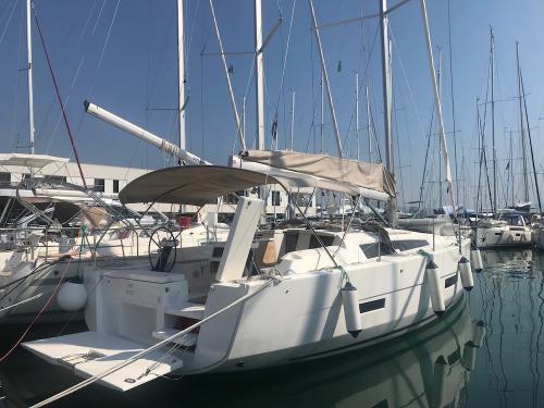 Yacht Dufour 430 Grand Large chartern in Marina Seget Donji