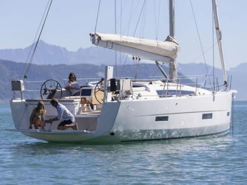 Sailing yacht Dufour 430 Grand Large available for charter in Le Marin