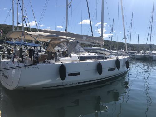 Segelyacht Dufour 430 Grand Large Yachtcharter in Marina Punat
