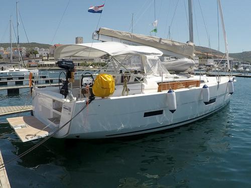Yacht Dufour 430 Grand Large chartern in Sibenik