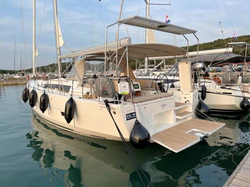 Segelyacht Dufour 430 Grand Large Yachtcharter in Pula