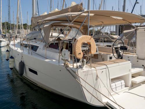 Sailing yacht Dufour 430 Grand Large for hire in Port Pin Rolland