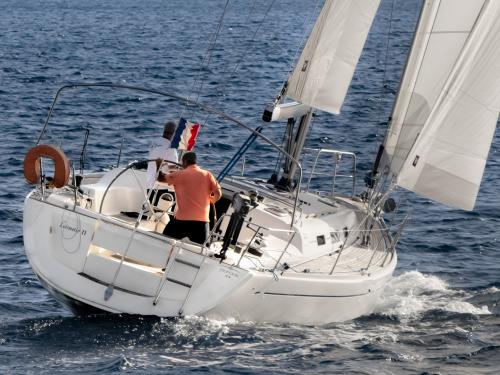 Sailboat Dufour 44 for hire in Toulon