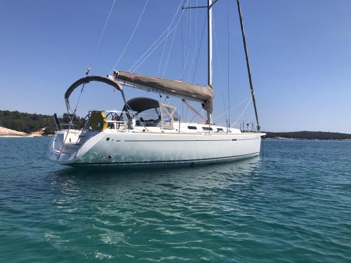Sailing yacht Dufour 44 for charter in Trget