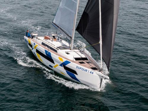 Yacht Dufour 44 for rent in Kastel Gomilica
