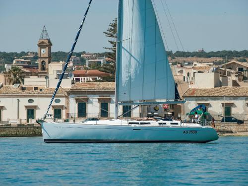 Segelyacht Dufour 455 Grand Large chartern in Ragusa