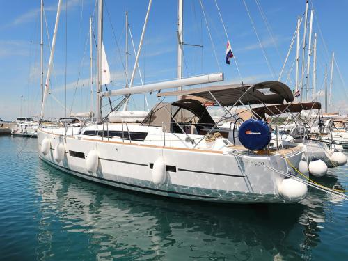 Segelyacht Dufour 460 Yachtcharter in Marina Kornati