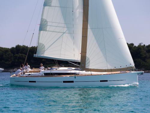 Yacht Dufour 460 Grand Large for hire in Marina de Portimao