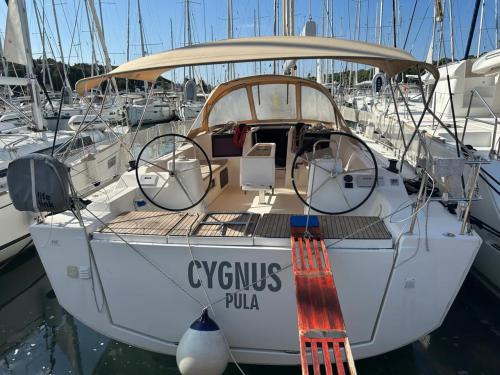 Sailboat Dufour 460 Grand Large for rent in Marina Veruda