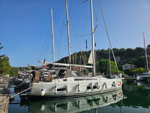 Segelyacht Dufour 470 Yachtcharter in Skradin