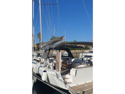 Sailing boat Dufour 470 for hire in Portorosa