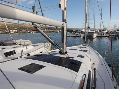 Segelyacht Dufour 470 chartern in Marina Sangulin