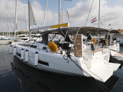 Segelyacht Dufour 470 chartern in Marina Sangulin