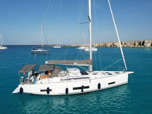 Sailing yacht Dufour 470 for rent in Marsala