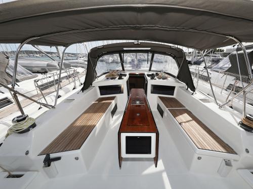 Yacht Dufour 470 for rent in Sukosan Bibinje