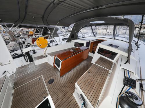 Yacht Dufour 470 for rent in Trogir