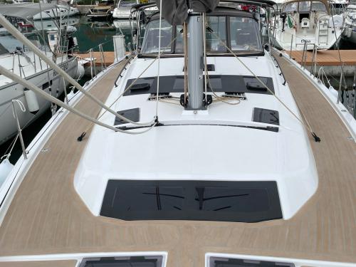 Sailing yacht Dufour 470 for rent in Salerno