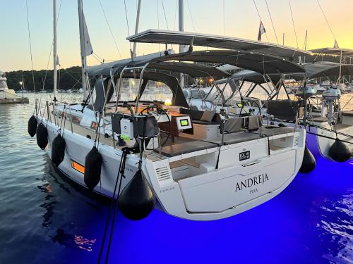Segelyacht Dufour 470 chartern in Pula