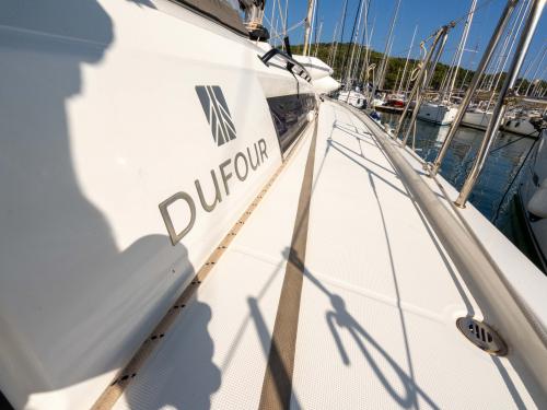 Sailing boat Dufour 470 available for charter in Saint Mandrier sur Mer