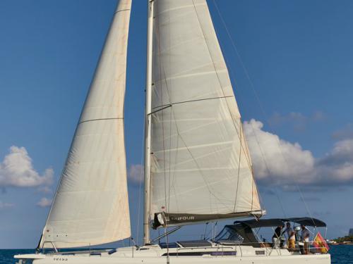 Sailing yacht Dufour 470 for rent in Denia