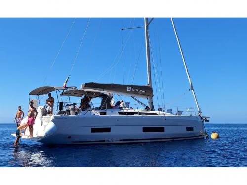 Sailboat Dufour 470 for rent in Portorosa