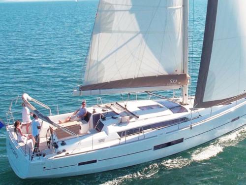 Yacht Dufour 512 Grand Large chartern in Cannigione Marina