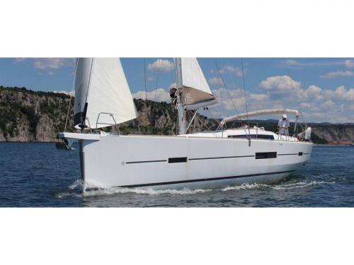 Sailing yacht Dufour 512 Grand Large for rent in Cogolin
