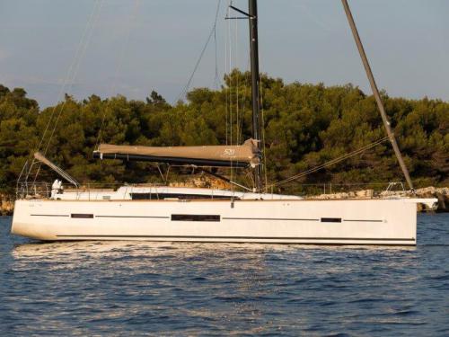 Segelyacht Dufour 520 Grand Large chartern in Marmaris Yacht Marina