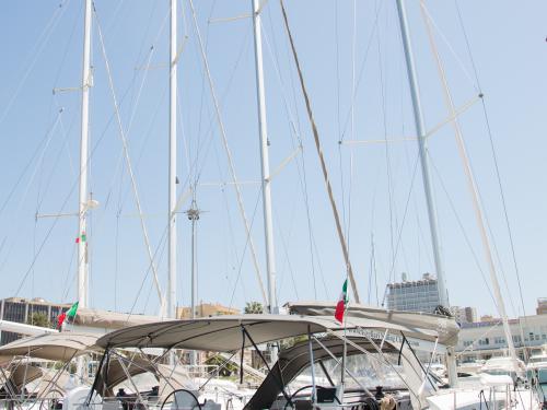 Sailing boat Dufour 520 Grand Large for hire in Marina di Sant Elmo