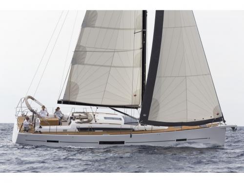 Sailboat Dufour 520 Grand Large for rent in Puntone