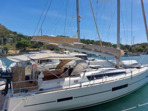 Segelyacht Dufour 520 Grand Large chartern in Kos Marina