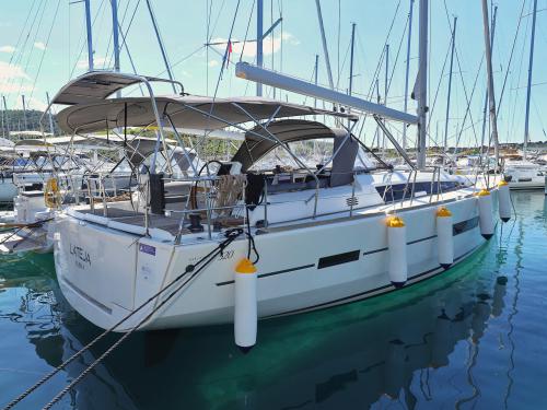 Segelboot Dufour 520 Grand Large chartern in Primosten
