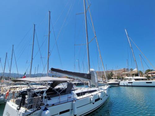 Yacht Dufour 520 Grand Large Yachtcharter in Portorosa