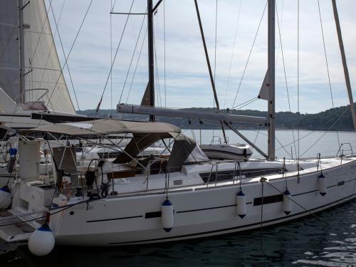 Segelyacht Dufour 520 Grand Large Yachtcharter in Pula