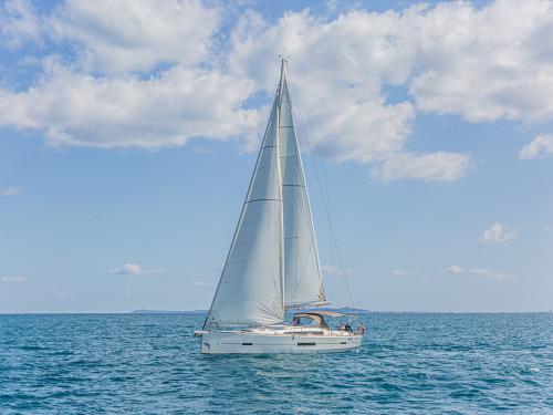 Sailing yacht Dufour 520 Grand Large for rent in Portorosa