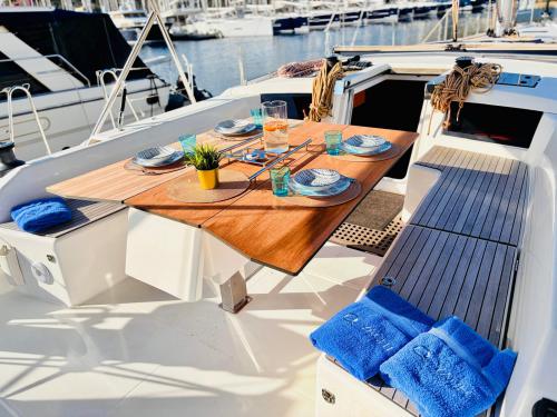 Sailing yacht Dufour 530 available for charter in Marina Kremik