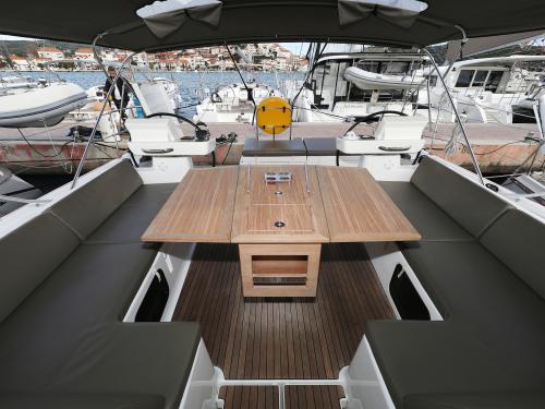 Yacht Dufour 56 Yachtcharter in SCT Marina Trogir