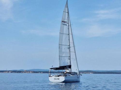 Segelboot E4 chartern in Marina Punat