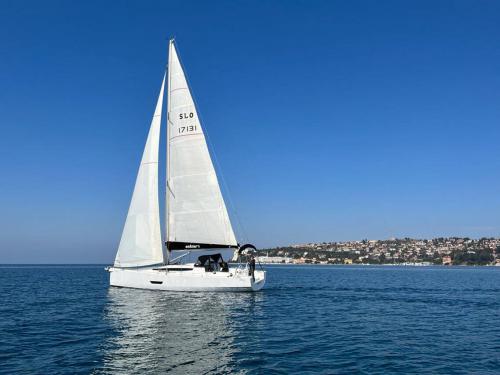 Sailing boat E5 for charter in Biograd na Moru