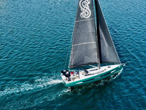 Segelyacht E6 chartern in Marina Pirovac