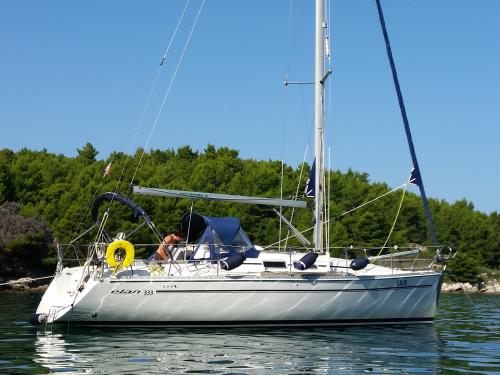 Segelboot Elan 333 Yachtcharter in Marina Zadar
