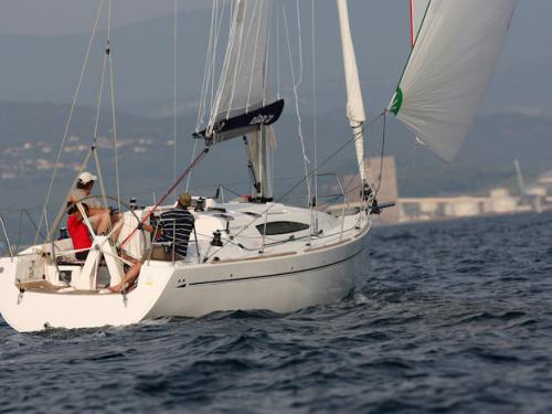 Yacht Elan 340 Yachtcharter in Marina Alimos Kalamaki