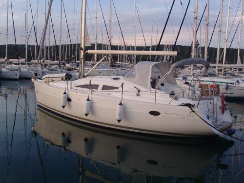 Segelyacht Elan 384 Impression Yachtcharter in Pula