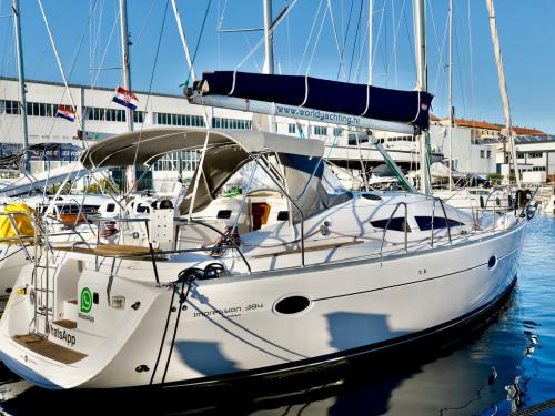 Segelyacht Elan 384 Impression chartern in Sibenik