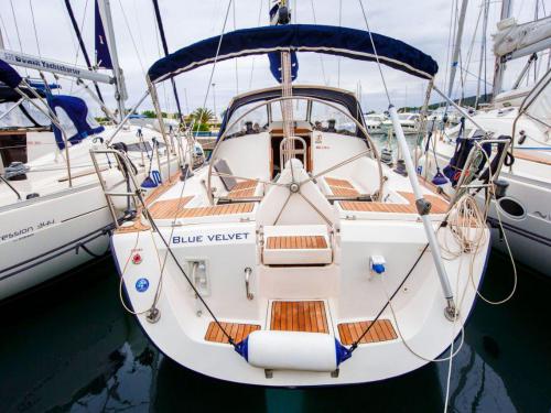 Segelboot Elan 40 chartern in Marina Dalmacija