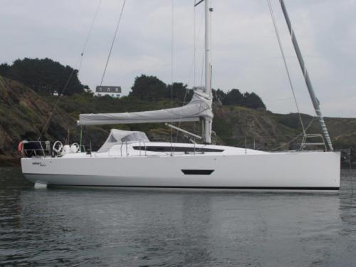 Yacht Elan 400 for rent in Arzon