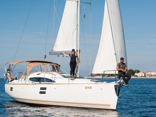 Yacht Elan 40 Impression Yachtcharter in Marina Tankerkomerc