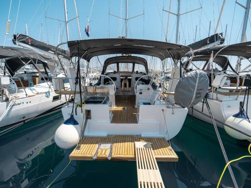 Segelboot Elan 40 Impression chartern in Marina Kastela